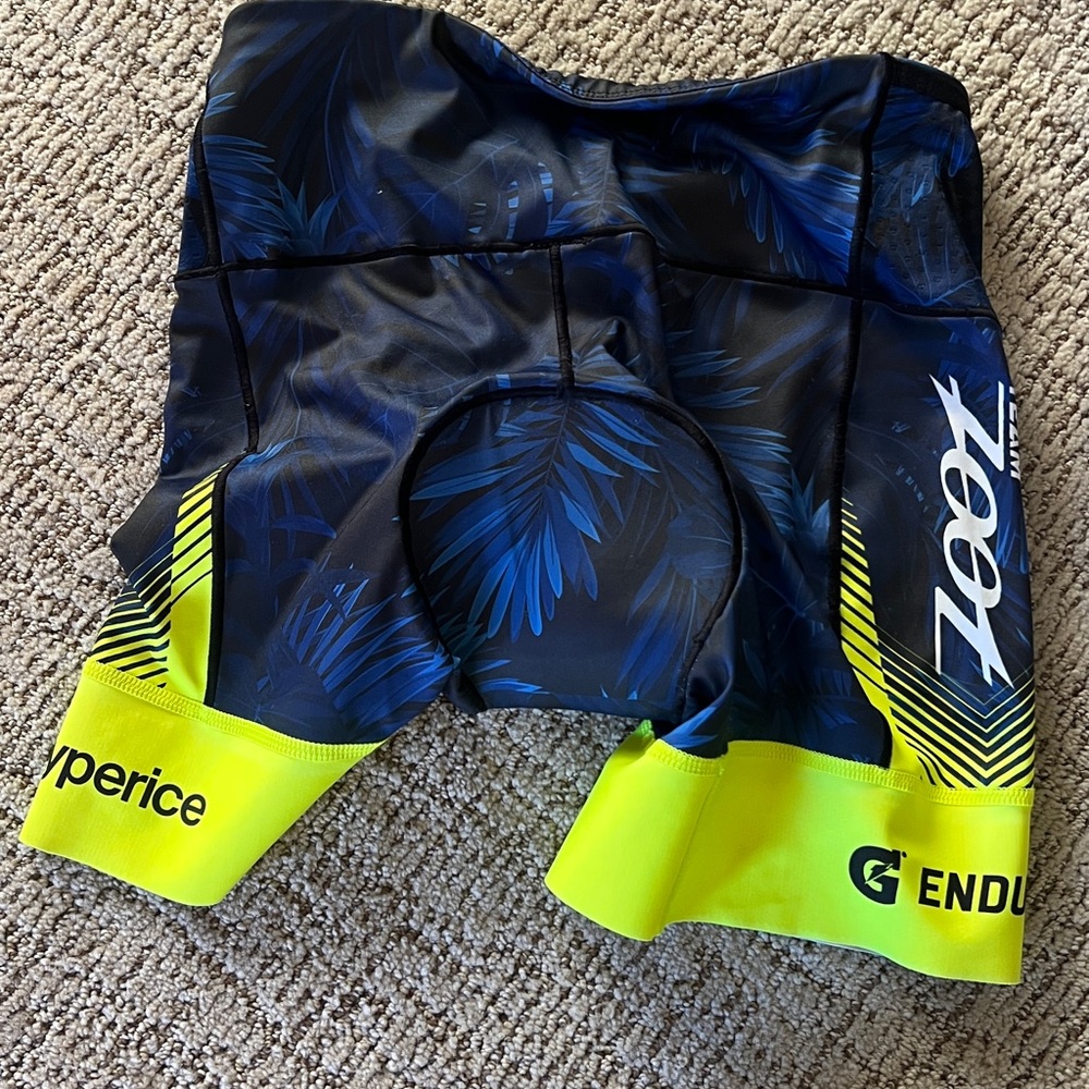 Zoot Aero Tri Top, Tri Shorts and Vest - Picture 8 of 12